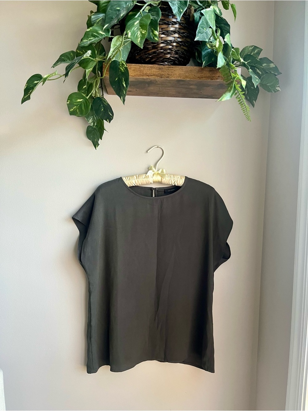 Halogen Olive Short Sleeve Minimalist Blouse